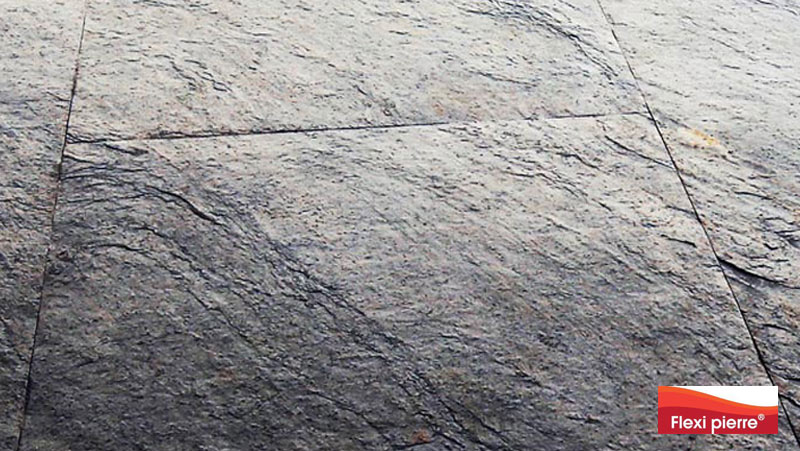 Sols en pierre naturelle avec Flexi Pierre  feuilles de pierre Gris Mercure de Flexi Pierre.